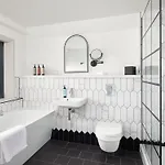 The Met - Newly Refurbished Leeds (West Yorkshire)