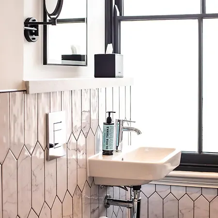 Hotel The Met - Newly Refurbished 4*