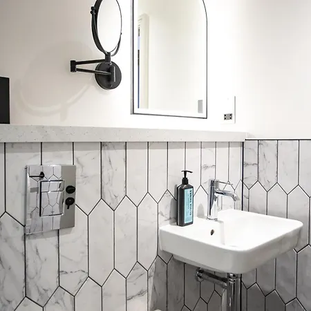 The Met - Newly Refurbished 4* Leeds (West Yorkshire)