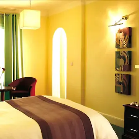 The Met - Newly Refurbished Hotel 4*