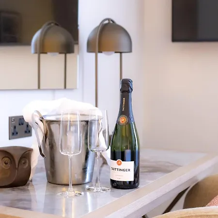 The Met - Newly Refurbished