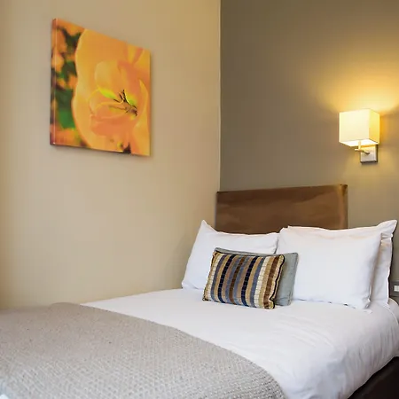 Hotel The Met - Newly Refurbished 4*