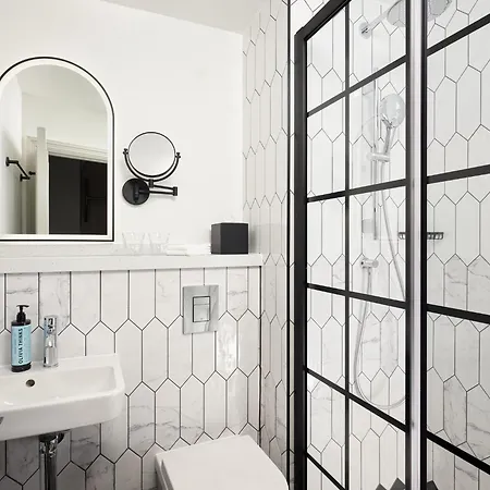 Hotel The Met - Newly Refurbished 4*