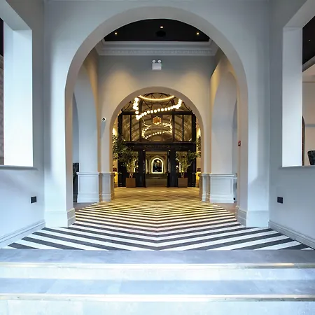 Hotel The Met - Newly Refurbished