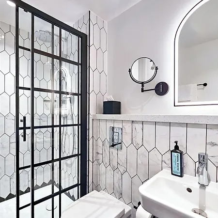 Hotel The Met - Newly Refurbished 4*
