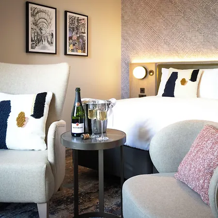 The Met - Newly Refurbished 4* Leeds (West Yorkshire)