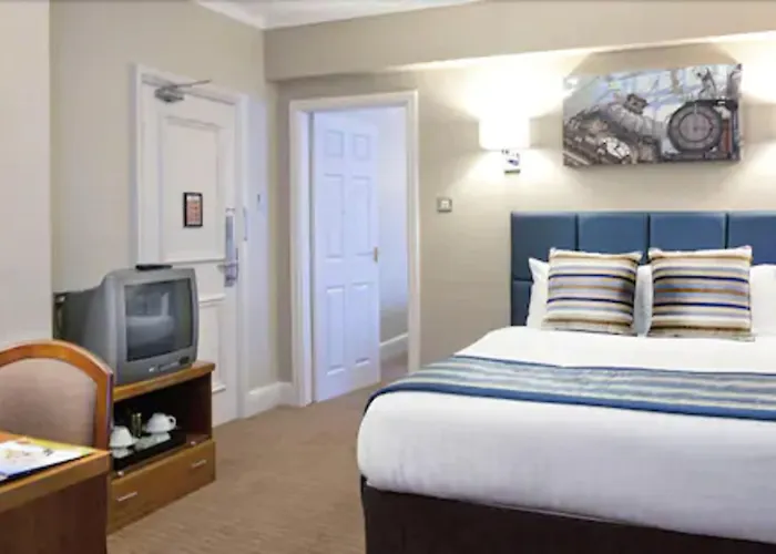 Готель The Met - Newly Refurbished 4*