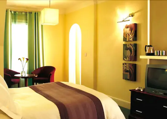 The Met - Newly Refurbished Hotel 4*