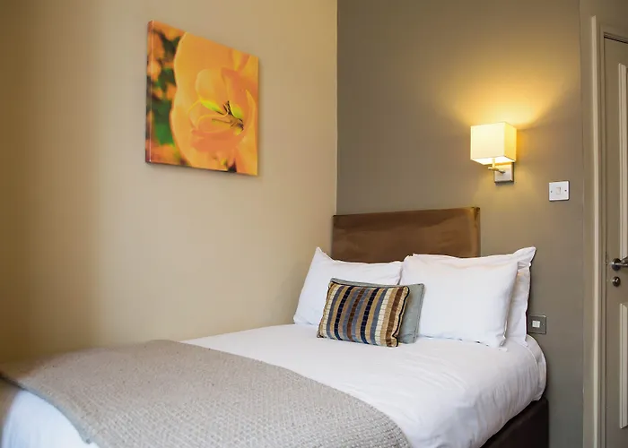 Готель The Met - Newly Refurbished 4*