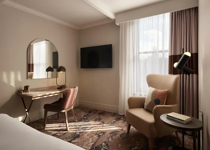 The Met - Newly Refurbished Готель 4*