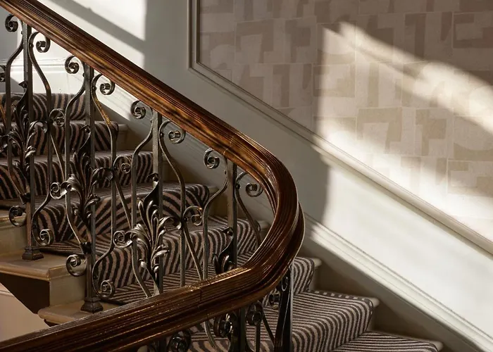 The Met - Newly Refurbished Готель 4*