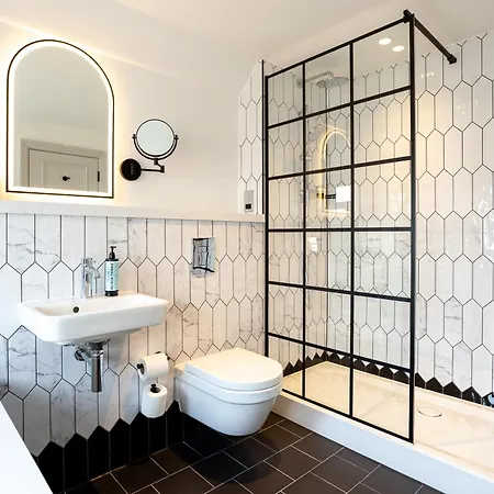 The Met - Newly Refurbished