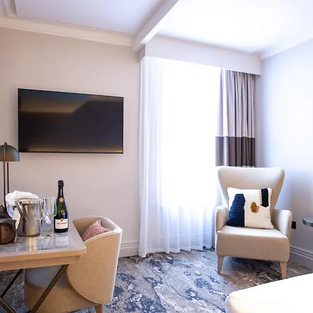 The Met - Newly Refurbished