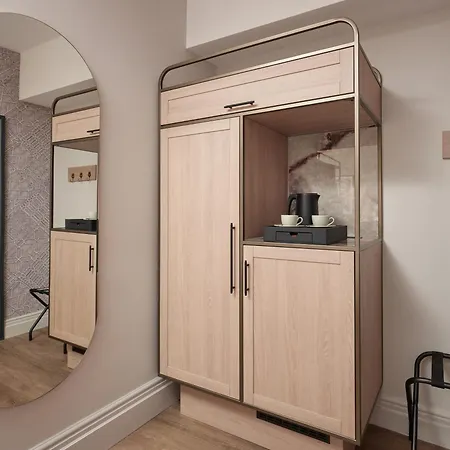 מלון The Met - Newly Refurbished 4*