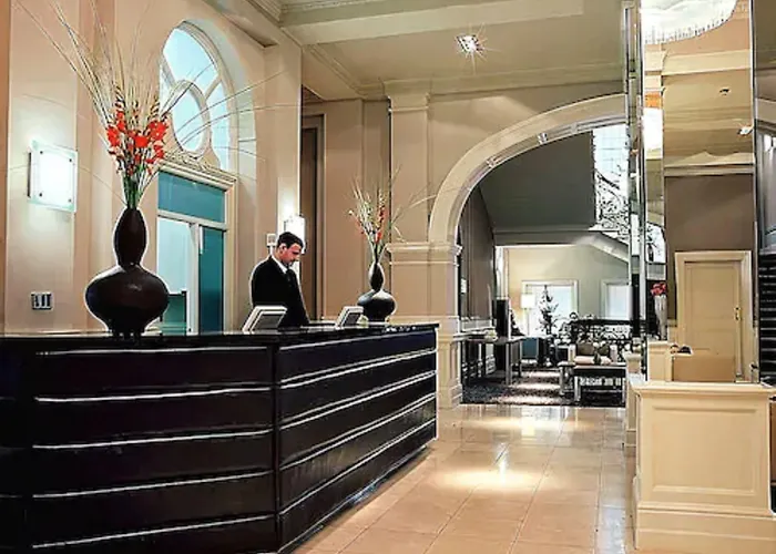 Hotel The Met - Newly Refurbished 4*